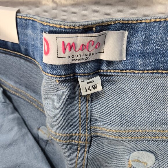 MoCo Boutique Women's 14W Cuffed Wide Leg Tummy Control Cropped Jeans Light Wash - Picture 4 of 9